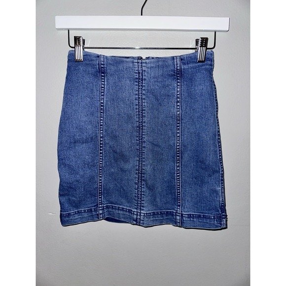 Free People‎ Denim Mini Skirt w/ Seam Details Back Zipper Women Size 0 - Picture 1 of 6